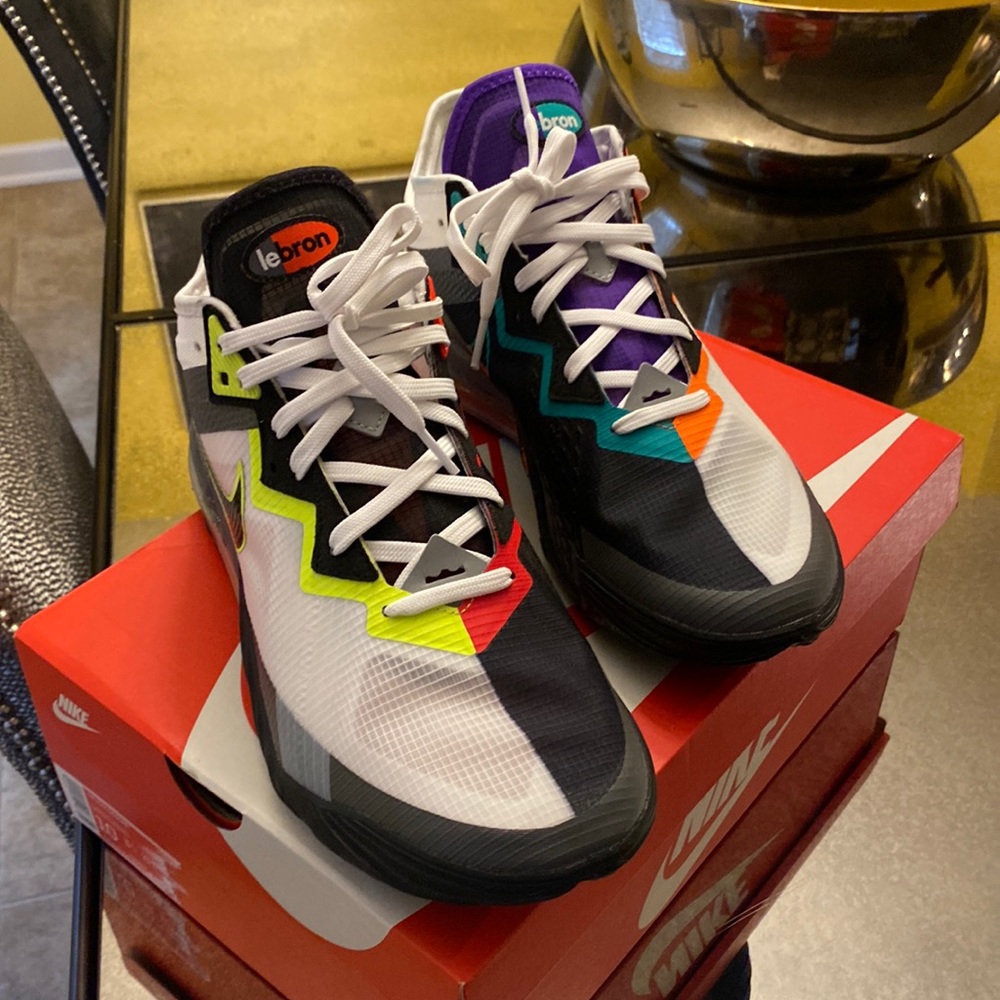 🎉SALE🎉NEW Nike Lebron 18 Low Basketball Shoes Multi Color Mens Size 10